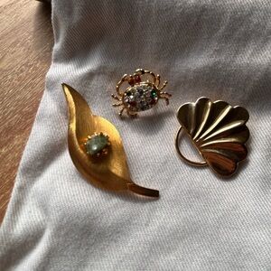 Gold Brooch Set